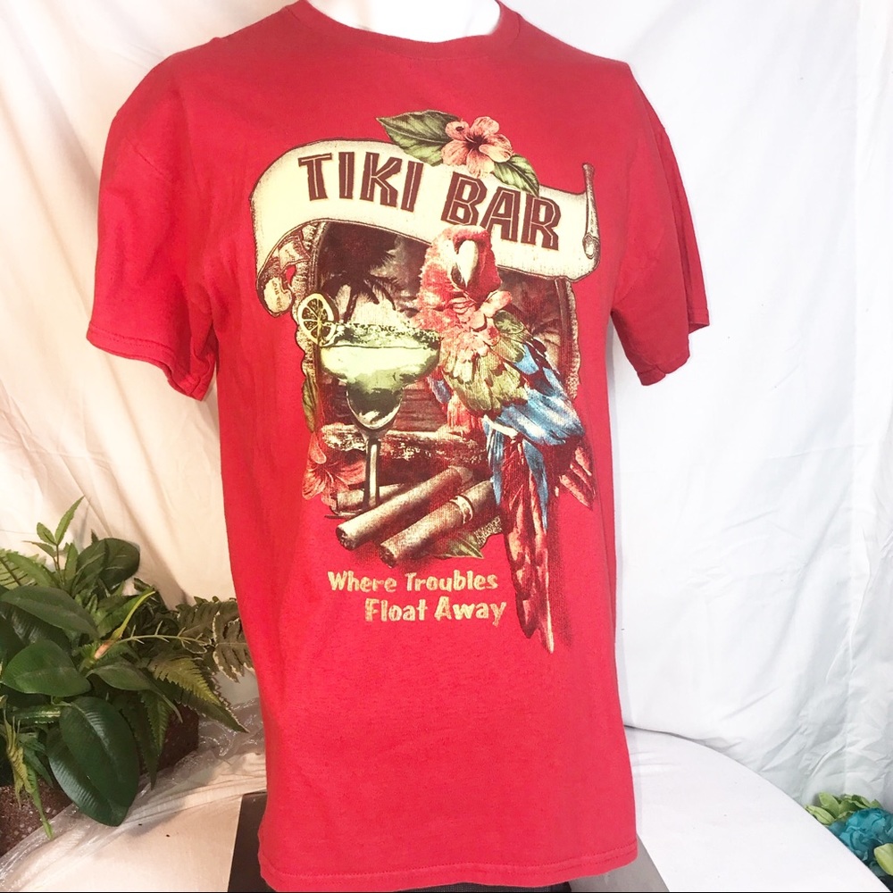 COPY - Gildan t shirt heavy cotton tiki bar NWOT  RED L